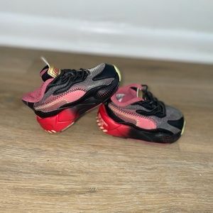 Puma Size 4C Sneakers